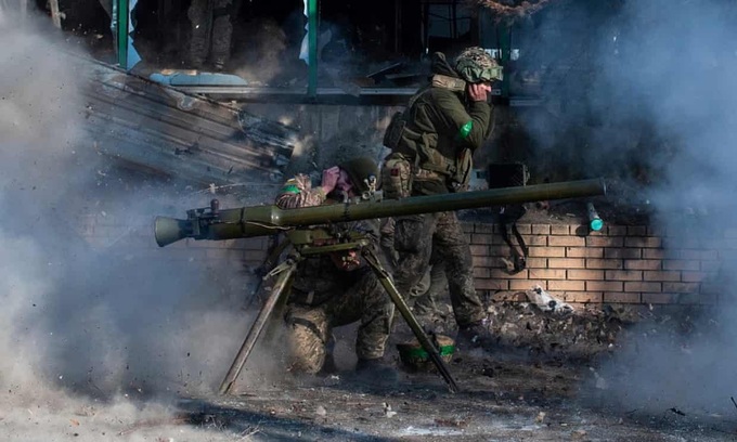 Ukraine cho nổ tung cầu gần Bakhmut, Nga áp sát chảo lửa từ các hướng - 1 Ukraine cho nổ tung cầu gần Bakhmut, Nga áp sát chảo lửa từ các hướng - 1