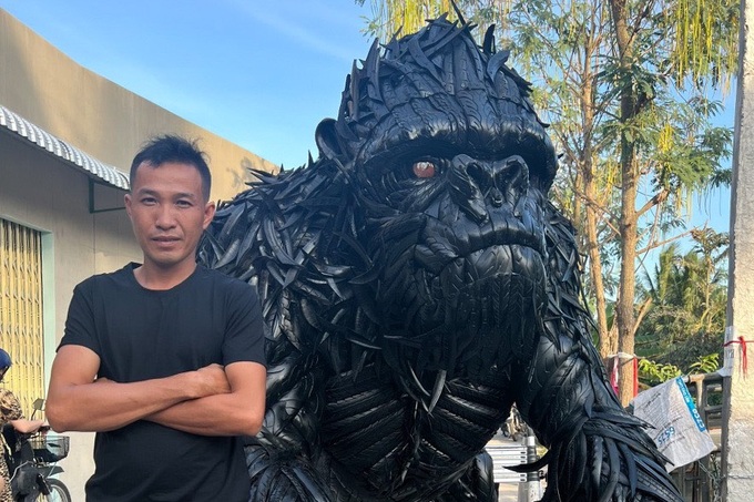 Turn old tires into King Kong, selling for 65 million VND - 3