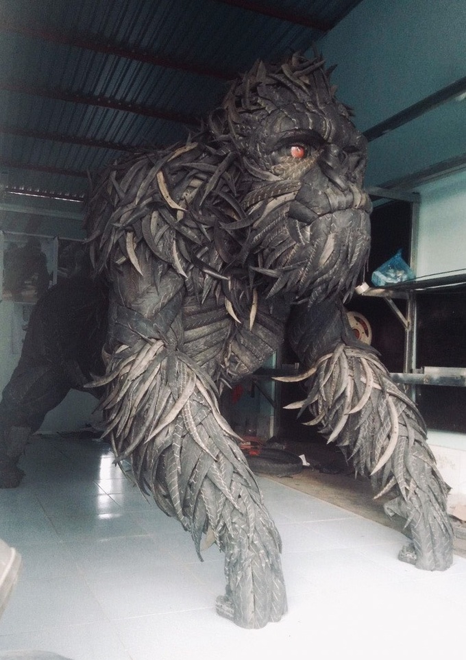 Turn old tires into King Kong, selling for 65 million VND - 2