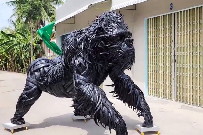 Turn old tires into King Kong, selling for 65 million VND - 4