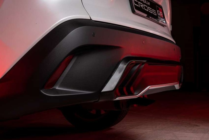Ra mắt Corolla Cross 1.8 GR Sport 2023: Xe Toyota nhiều khác biệt - 12