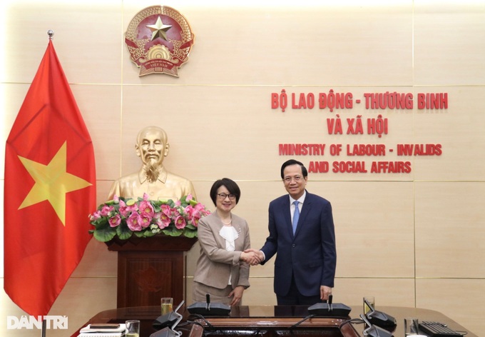 Việt Nam tiếp cận vấn đề mới về việc làm thỏa đáng gắn với an sinh xã hội - 3 Việt Nam tiếp cận vấn đề mới về việc làm thỏa đáng gắn với an sinh xã hội - 3