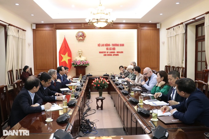 Việt Nam tiếp cận vấn đề mới về việc làm thỏa đáng gắn với an sinh xã hội - 1 Việt Nam tiếp cận vấn đề mới về việc làm thỏa đáng gắn với an sinh xã hội - 1