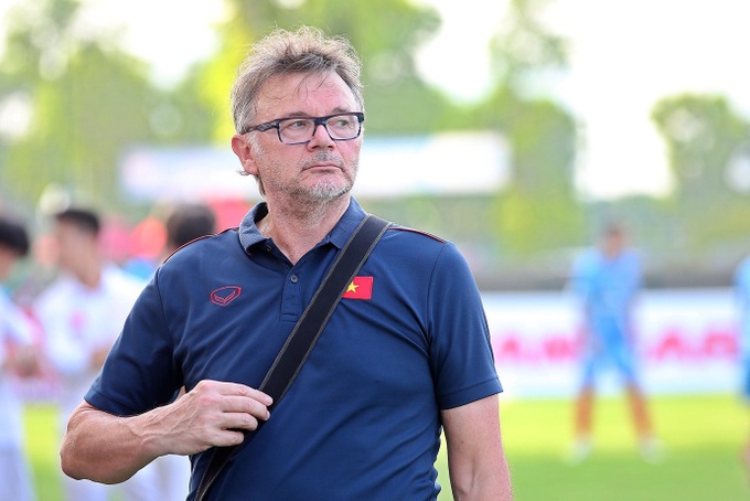 HLV Philippe Troussier mang nhiều trợ lý Pháp sang Việt Nam - 1