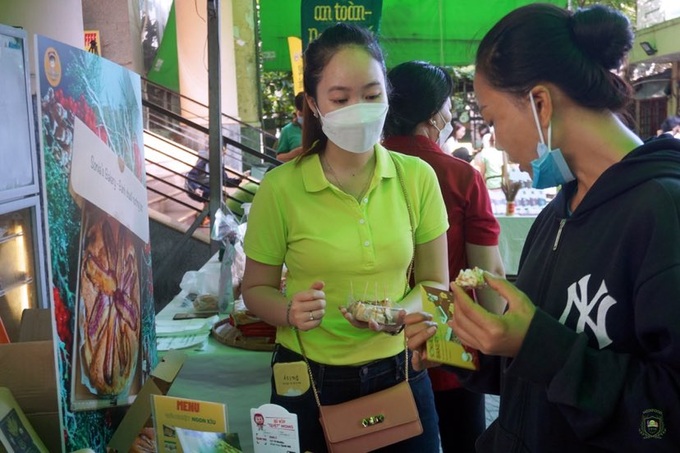 Ngày làm ngân hàng tối bán bánh chuối, mẹ bỉm sữa thu 100 triệu đồng/tháng - 3