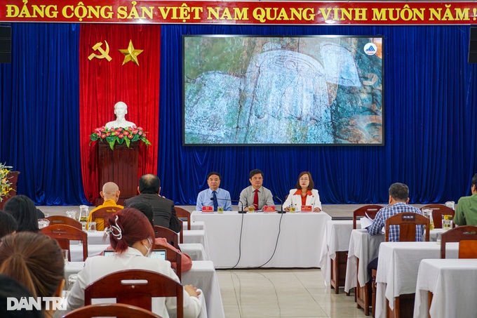 Bộ tranh sứ độc bản trong ngôi chùa ở Đà Nẵng lập kỷ lục Việt Nam