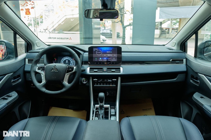 Mitsubishi Xpander Cross 2023 ra mắt khách Việt, thêm trang bị và tăng giá - 4 Mitsubishi Xpander Cross 2023 ra mắt khách Việt, thêm trang bị và tăng giá - 4