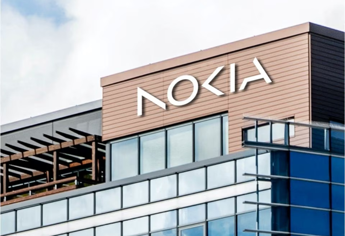 Logo mới của Nokia được gắn trên trụ sở chính của công ty tại thành phố Espoo, Phần Lan (Ảnh: Getty).