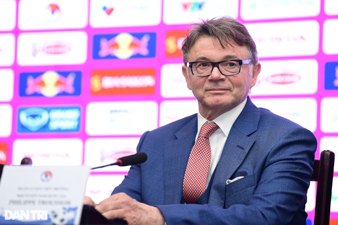 HLV Troussier: Vé dự World Cup 2026 không xa vời với bóng đá Việt Nam - 5