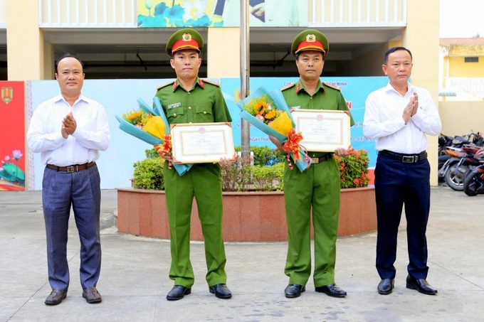 Vụ cầm vật giống súng xông vào ngân hàng: Khen thưởng nhiều đơn vị phá án - 1