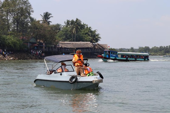 Khởi tố thuyền trưởng vụ chìm đò trên sông Đồng Nai làm thai phụ tử vong - 1