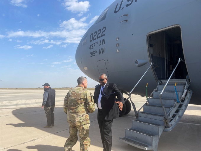 Bộ trưởng Quốc phòng Mỹ bất ngờ thăm Iraq - 1 Bộ trưởng Quốc phòng Mỹ bất ngờ thăm Iraq - 1