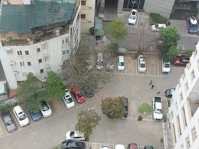 Hà Nội: Băn khoăn về con đường cong mềm mại, lách giữa 2 tòa chung cư - 1