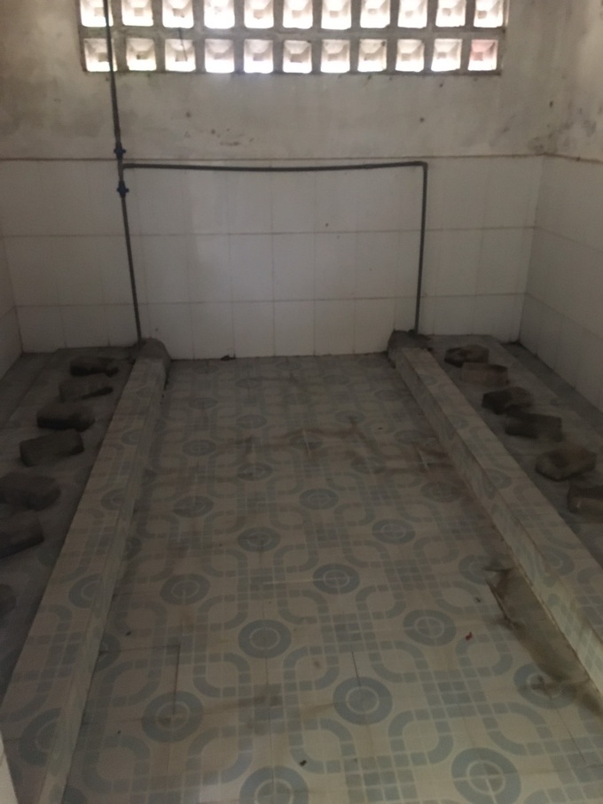 Ám ảnh nhà vệ sinh trường học: Học sinh bỏ dở buổi về nhà giải quyết - 2 Ám ảnh nhà vệ sinh trường học: Học sinh bỏ dở buổi về nhà giải quyết - 2