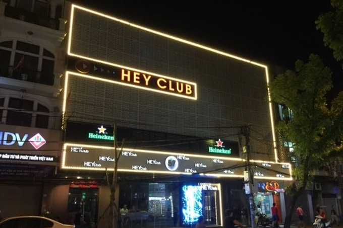 Heyo Club lần thứ 7 bị cảnh sát đột kích, 20 dân chơi bị đưa về trụ sở - 2