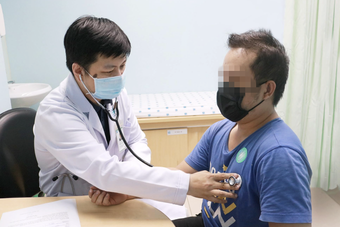 Người đàn ông bỗng to chân gấp 5 lần vì căn bệnh hiểm có thể gây tử vong - 1 Người đàn ông bỗng to chân gấp 5 lần vì căn bệnh hiểm có thể gây tử vong - 1