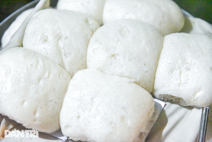 Quán bánh bao vuông lạ mắt 33 năm tuổi, khách xếp hàng chờ mua ở Hà Nội - 10 Quán bánh bao vuông lạ mắt 33 năm tuổi, khách xếp hàng chờ mua ở Hà Nội - 10