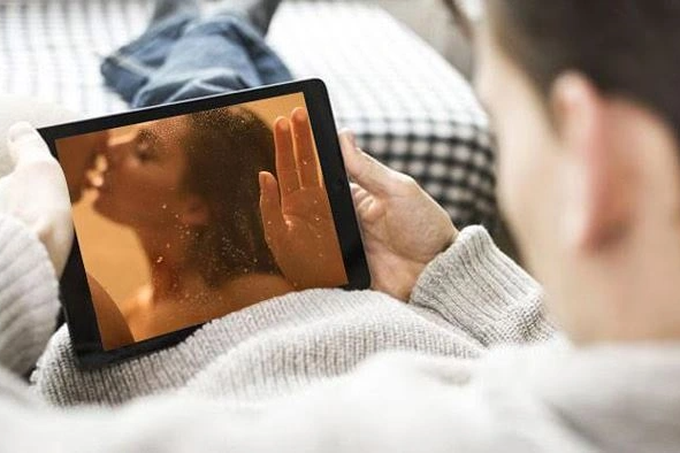 Hà Nội: Liên tiếp các tai nạn phòng the vì ảo tưởng phim đen - 2 Hà Nội: Liên tiếp các tai nạn phòng the vì ảo tưởng phim đen - 2