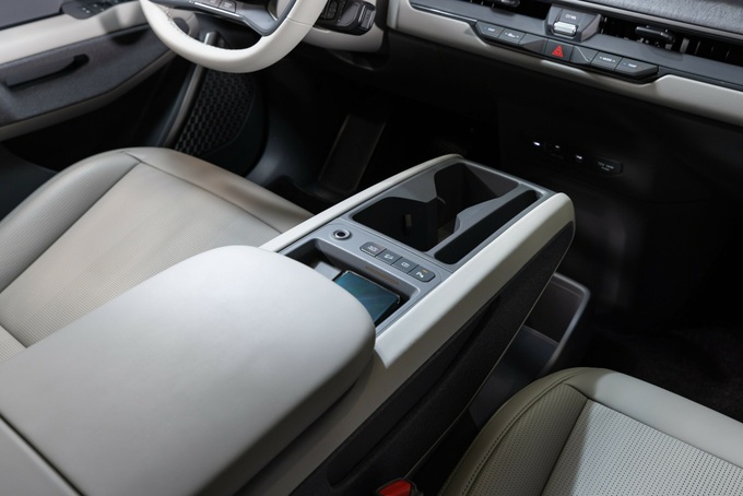 Kia EV9 ra mắt, mẫu SUV 3 hàng ghế hiếm hoi trên thị trường xe điện - 12