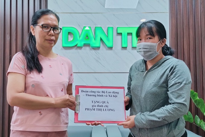Bé trai mắc bệnh nhà giàu được bạn đọc Dân trí ủng hộ 160 triệu đồng - 2 Bé trai mắc bệnh nhà giàu được bạn đọc Dân trí ủng hộ 160 triệu đồng - 2
