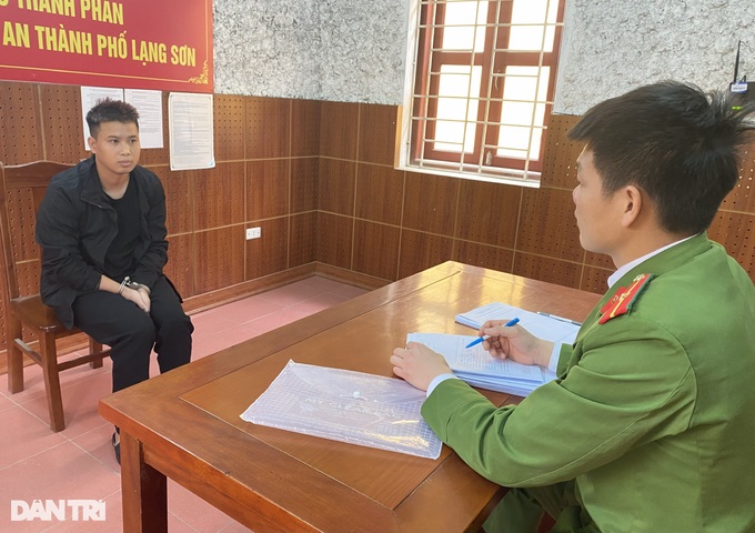 Bắt quả tang 2 đôi nam nữ mua bán dâm tại nhà nghỉ - 1 Bắt quả tang 2 đôi nam nữ mua bán dâm tại nhà nghỉ - 1