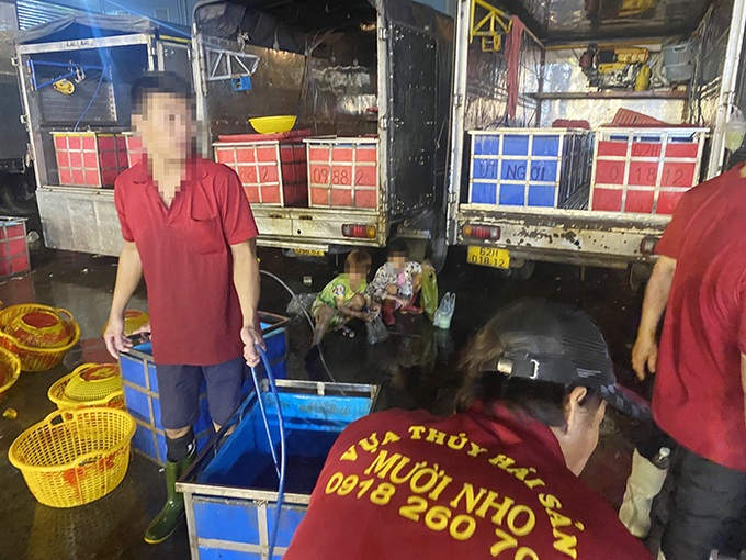 Những đứa trẻ phiêu dạt ở chợ đầu mối - 4 Những đứa trẻ phiêu dạt ở chợ đầu mối - 4