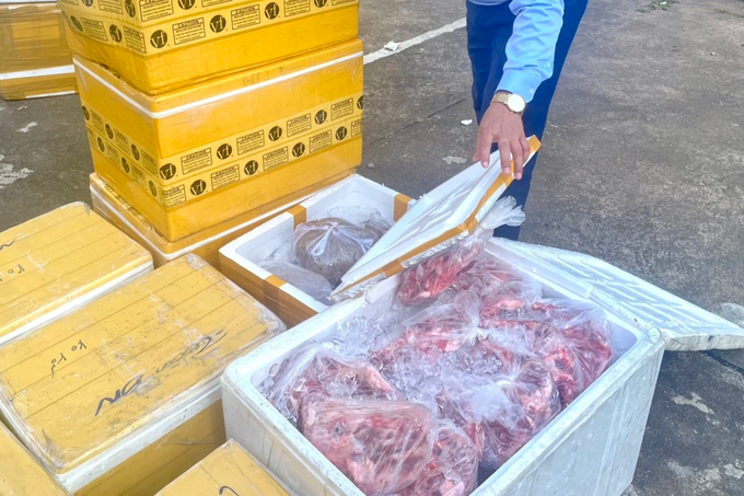 Xe tải chở gần 1 tấn thịt không rõ nguồn gốc từ TPHCM đi tiêu thụ ở Đà Nẵng - 1