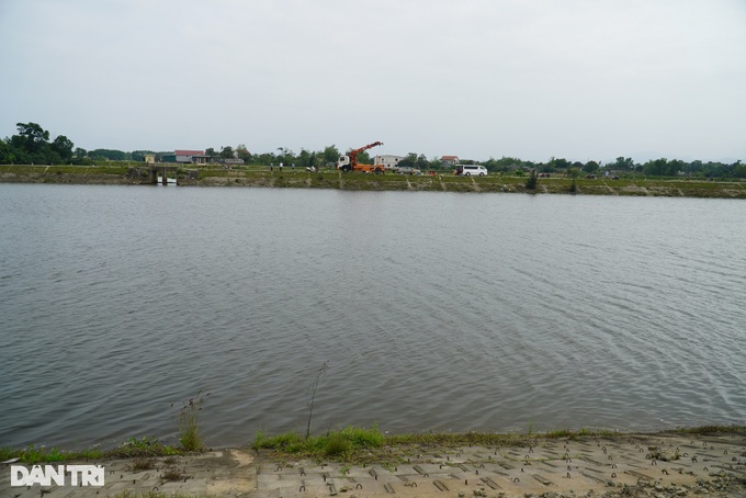 Nam tài xế tử vong trong chiếc ô tô chìm dưới sông - 2 Nam tài xế tử vong trong chiếc ô tô chìm dưới sông - 2