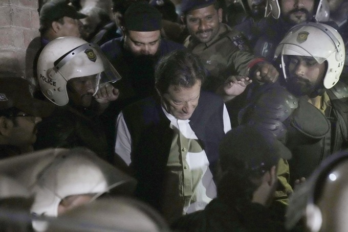 Cảnh sát Pakistan đột kích dinh thự cựu Thủ tướng, bắt giữ 30 người - 1