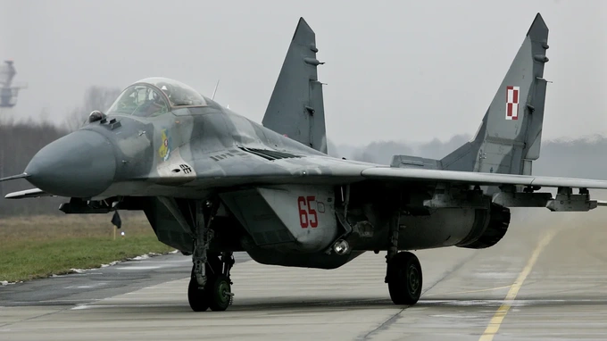 Vì sao NATO chưa thể gửi máy bay chiến đấu hiện đại cho Ukraine? - 1