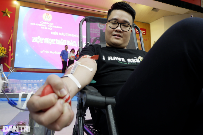 Hàng trăm cán bộ Bộ LĐ-TBXH tham gia hiến máu tình nguyện - 7