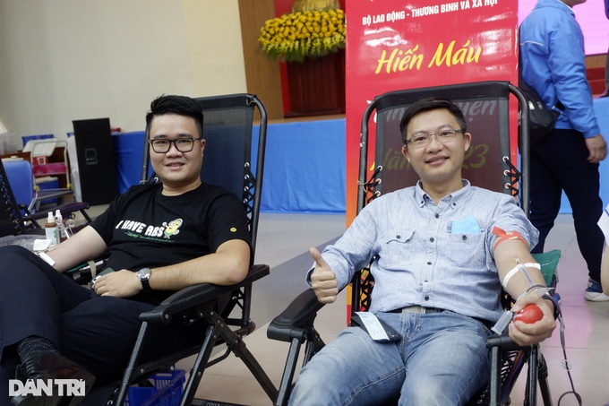 Hàng trăm cán bộ Bộ LĐ-TBXH tham gia hiến máu tình nguyện - 3
