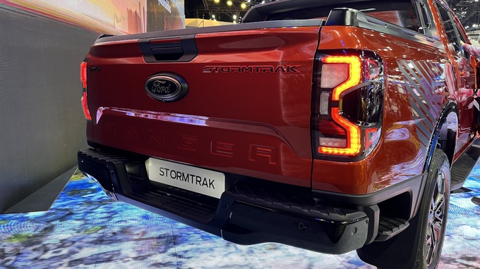 Cận cảnh Ford Ranger Stormtrak sắp bán ở Việt Nam, thêm khó cho đối thủ - 6