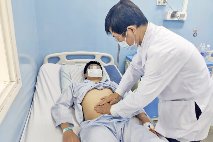Chàng trai 22 tuổi đau hông lưng, phát hiện gần nhỡ mất quả thận 11 Sau can thiệp, bệnh nhân đã qua cơn nguy hiểm, giữ được thận