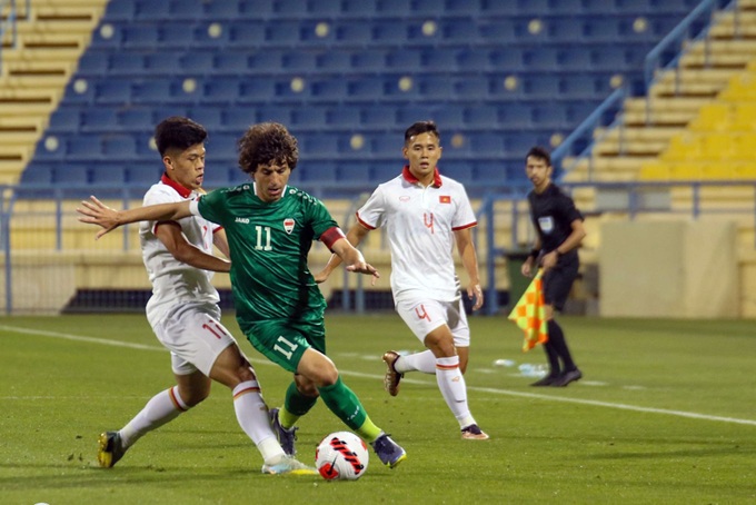 Bị đuổi 2 cầu thủ, U23 Việt Nam thua đậm trước U23 Iraq - 2