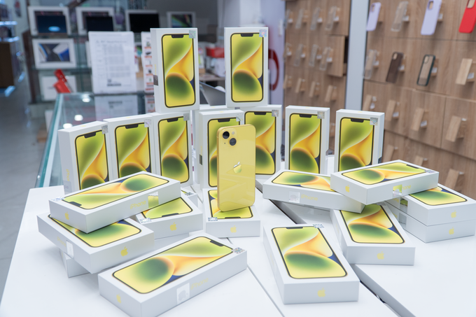 iPhone 14 màu vàng giảm giá sâu ngay khi lên kệ tại Việt Nam - 1