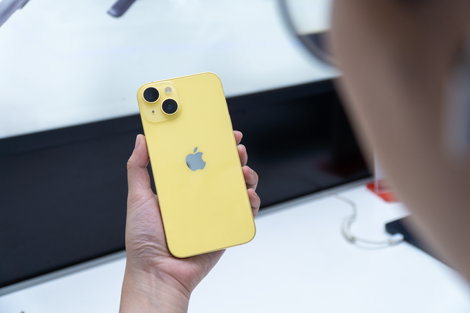 iPhone 14 màu vàng giảm giá sâu ngay khi lên kệ tại Việt Nam - 2