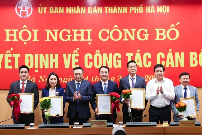 Chủ tịch Hà Nội trao quyết định bổ nhiệm cho 3 tân Giám đốc Sở - 1