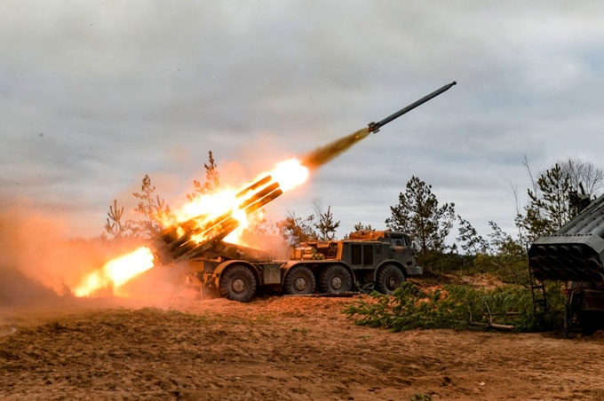 Nga điều vũ khí hạng nặng, dồn dập tấn công các vùng biên giới với Ukraine - 2