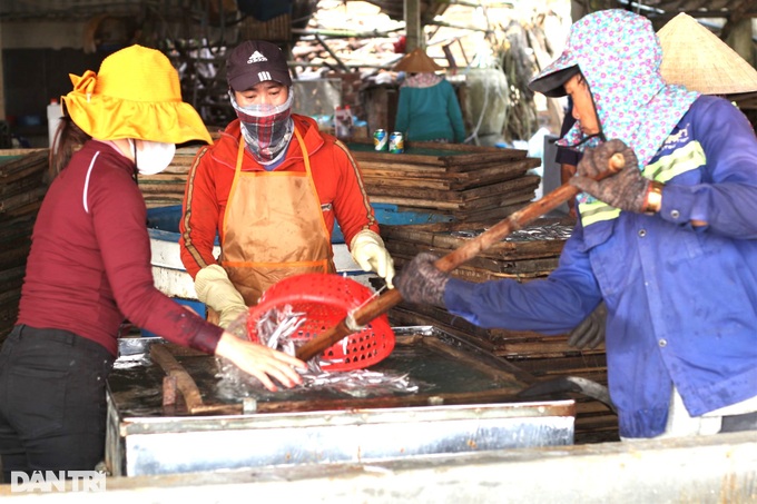 Red season at steaming fish village - 2