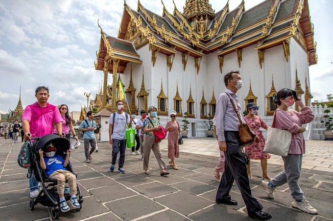 Khách Việt đổ xô đi Thái Lan vì vừa rẻ vừa được tiếng đi nước ngoài - 1