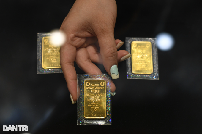 Chênh lệch giữa giá vàng trong nước và thế giới còn 10,95 triệu đồng/lượng - 1