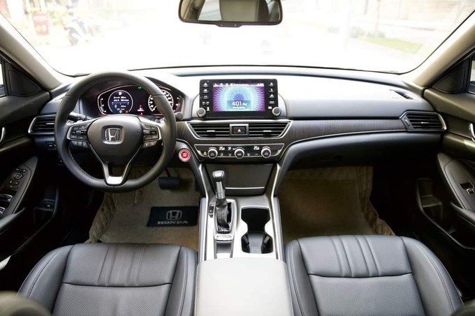 Honda Accord đang được giảm giá tới 150 triệu đồng, liệu có thoát ế? - 2 Honda Accord đang được giảm giá tới 150 triệu đồng, liệu có thoát ế? - 2