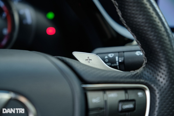 Trải nghiệm Lexus ES 250 F Sport: Lái hay hơn nhưng vẫn thiếu chút để đã - 13 Trải nghiệm Lexus ES 250 F Sport: Lái hay hơn nhưng vẫn thiếu chút để đã - 13