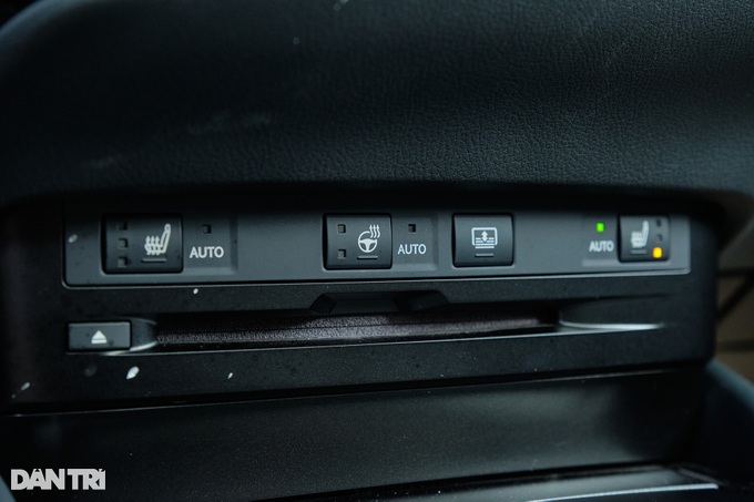 Trải nghiệm Lexus ES 250 F Sport: Lái hay hơn nhưng vẫn thiếu chút để đã - 17 Trải nghiệm Lexus ES 250 F Sport: Lái hay hơn nhưng vẫn thiếu chút để đã - 17