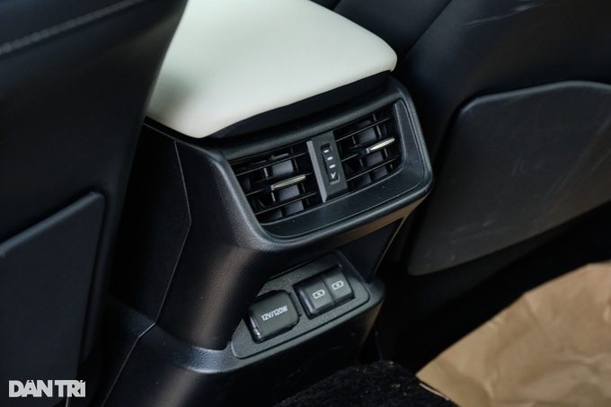 Trải nghiệm Lexus ES 250 F Sport: Lái hay hơn nhưng vẫn thiếu chút để đã - 25 Trải nghiệm Lexus ES 250 F Sport: Lái hay hơn nhưng vẫn thiếu chút để đã - 25