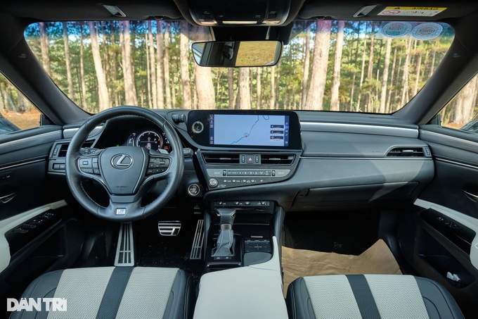 Trải nghiệm Lexus ES 250 F Sport: Lái hay hơn nhưng vẫn thiếu chút để đã - 9 Trải nghiệm Lexus ES 250 F Sport: Lái hay hơn nhưng vẫn thiếu chút để đã - 9