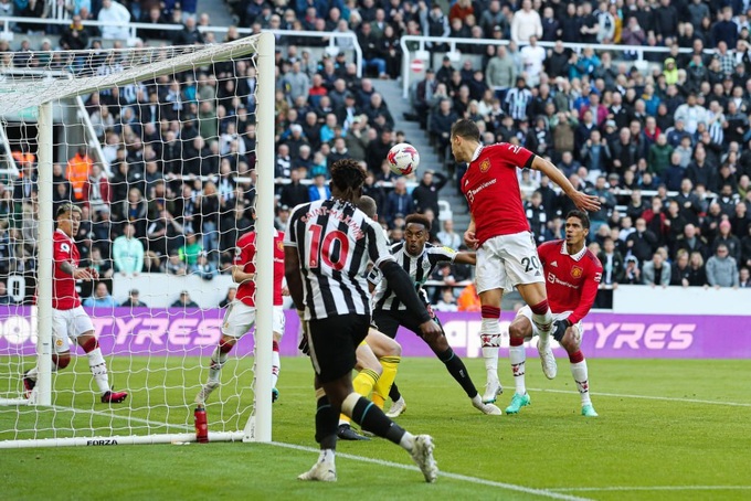 Man Utd thua đau đớn trên sân Newcastle - 3