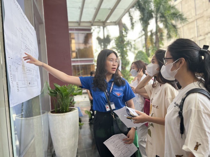 Thí sinh không ngủ nổi canh điểm thi tranh suất đại học sớm - 1
