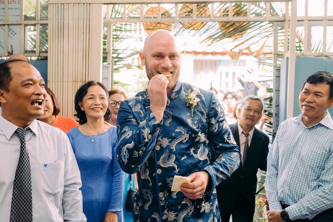 Đám cưới cây nhà lá vườn của vợ Việt, chồng Tây gây sốt mạng xã hội - 6